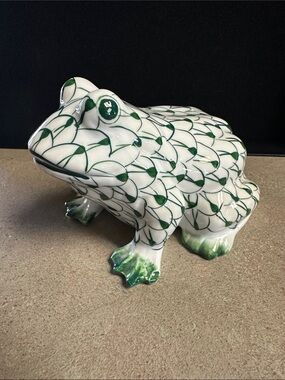 Vintage Andrea By Sadek White Ceramic Frog with Green Fishnet Accents